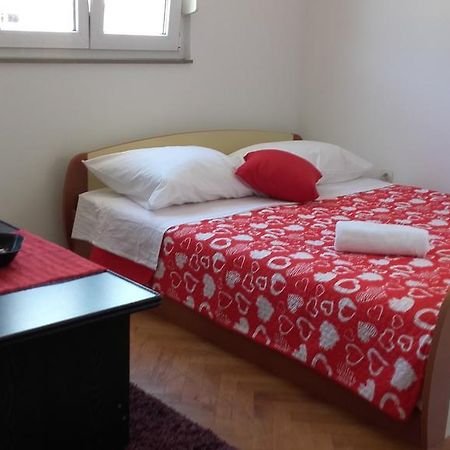 אומיס Apartment Max מראה חיצוני תמונה