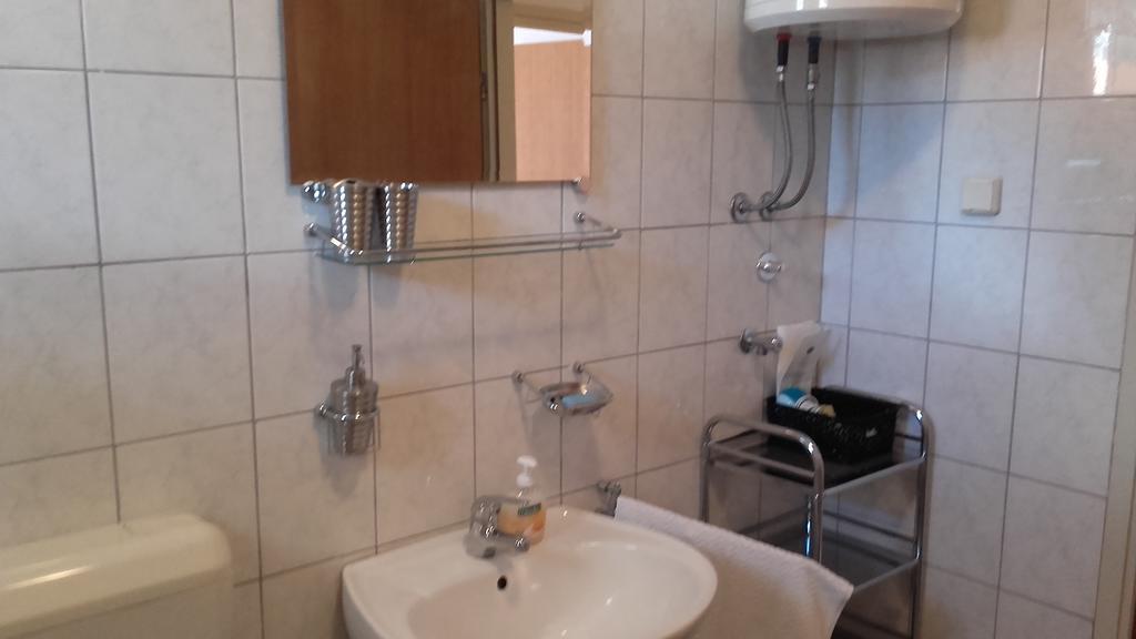 אומיס Apartment Max מראה חיצוני תמונה
