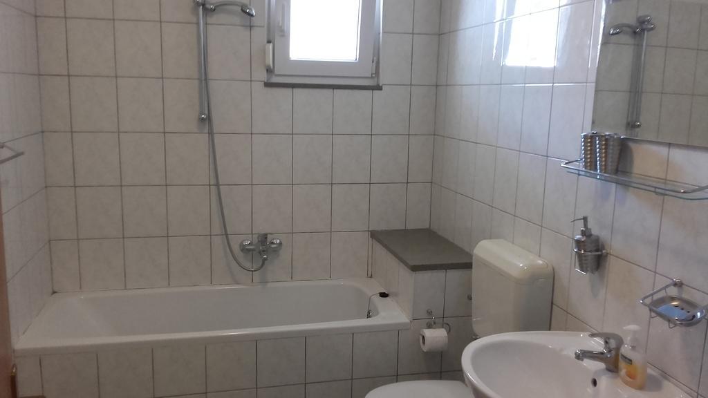 אומיס Apartment Max מראה חיצוני תמונה