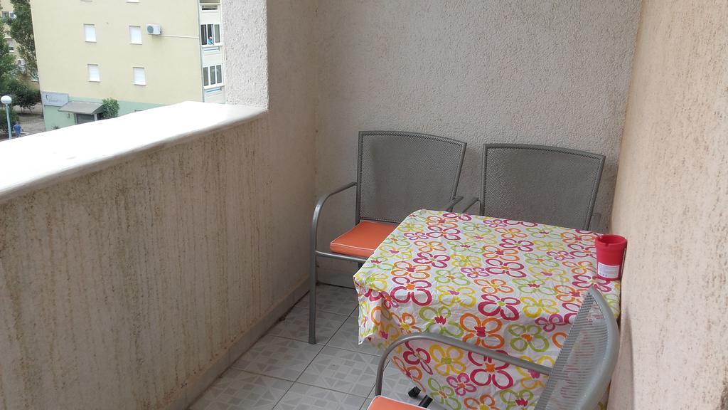 אומיס Apartment Max מראה חיצוני תמונה