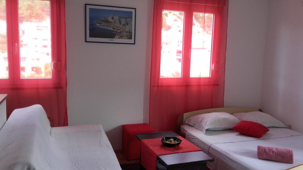 אומיס Apartment Max מראה חיצוני תמונה