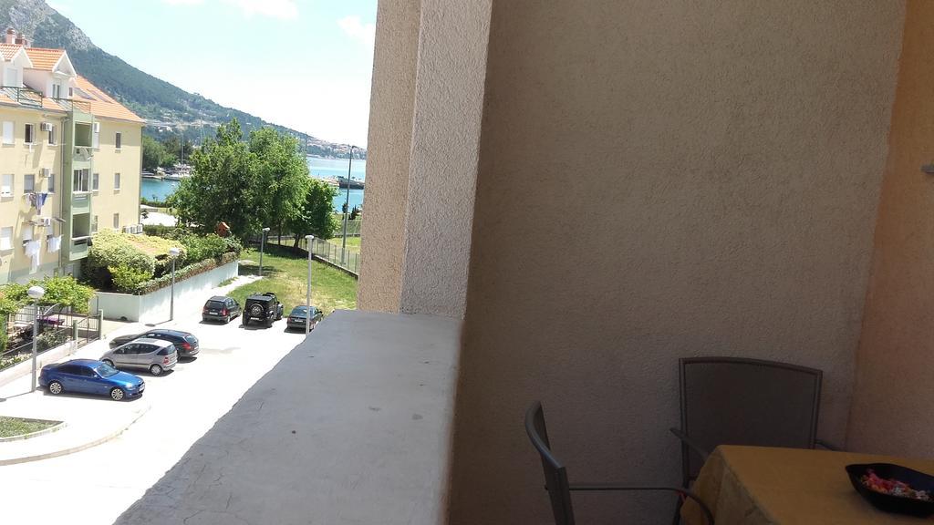 אומיס Apartment Max מראה חיצוני תמונה