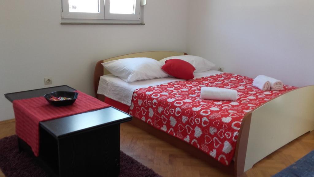אומיס Apartment Max מראה חיצוני תמונה